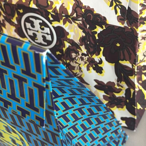 Tory Burch Gift Bag Collection - Picture 5 of 8